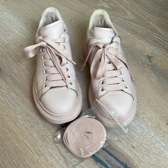 Alexander McQueen chunky low-top sneakers size 7+box and new pair of laces - Picture 8 of 8